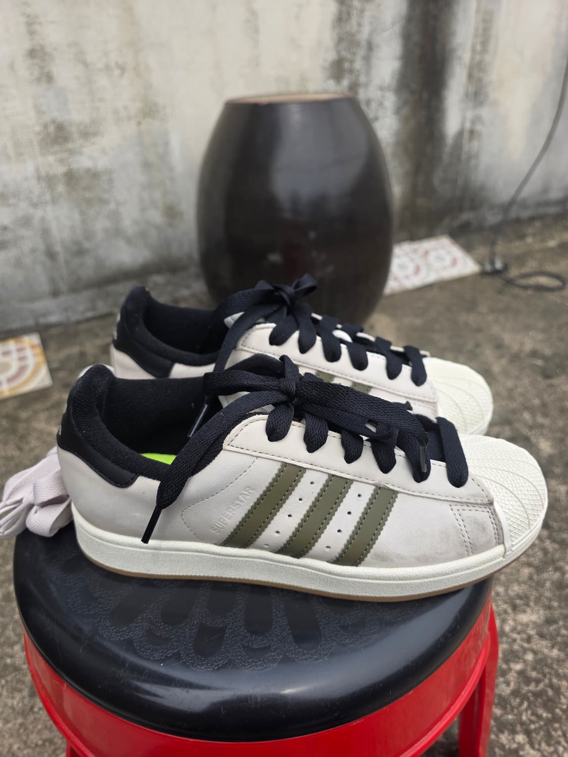 아디다스 슈퍼스타 ll JI0138 240 화이트 카키 상태좋음 여성추천 상품이미지3