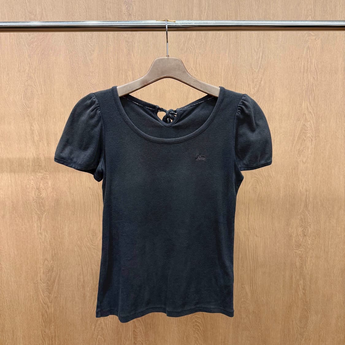 버버리 블루라벨 퍼프 소매 백 리본 디테일 자수 로고 블랙 상품이미지2