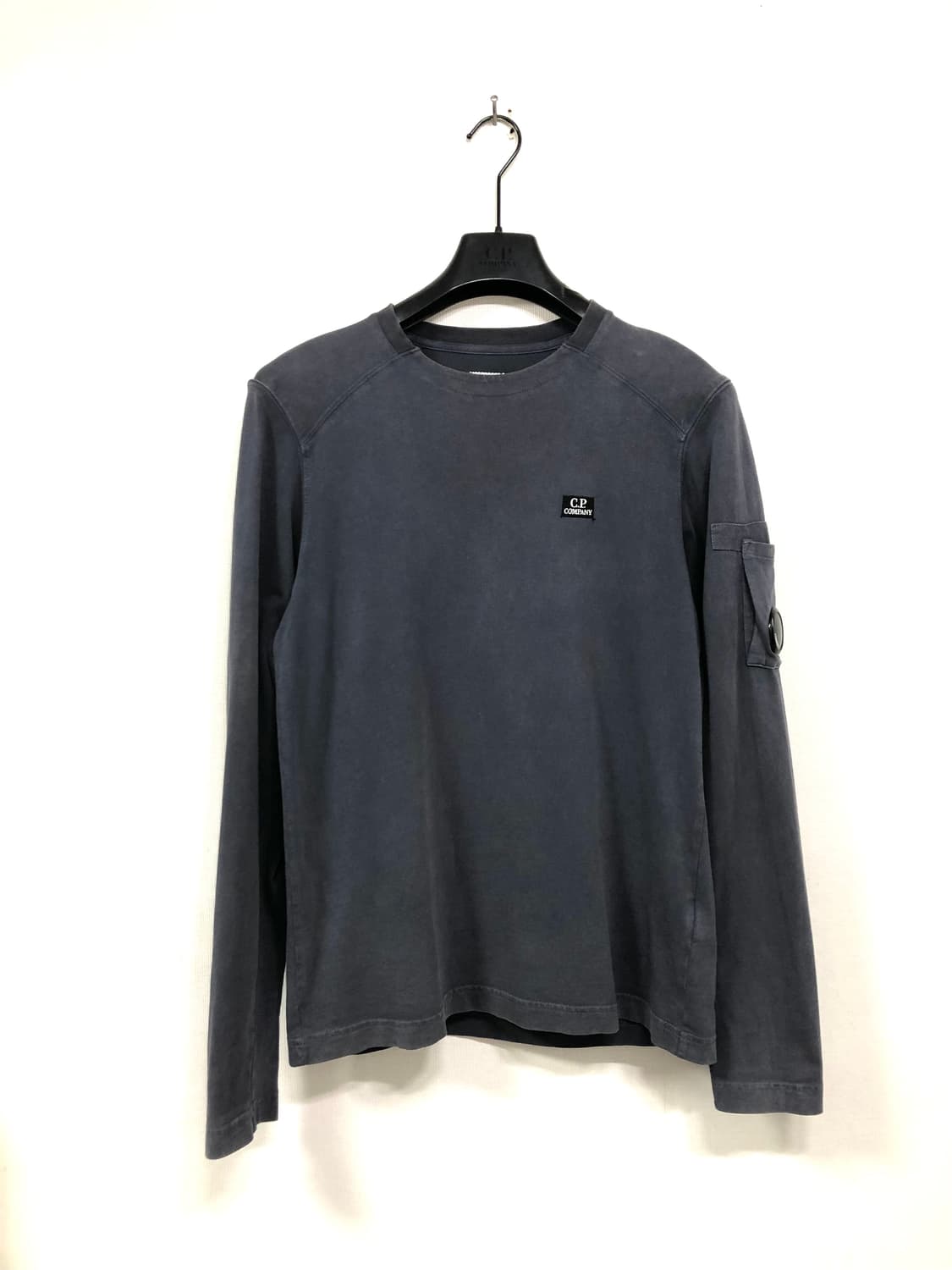 (정품) CP컴퍼니 씨피컴퍼니 렌즈 롱슬리브 긴팔티 95 _ 차콜 상품이미지1