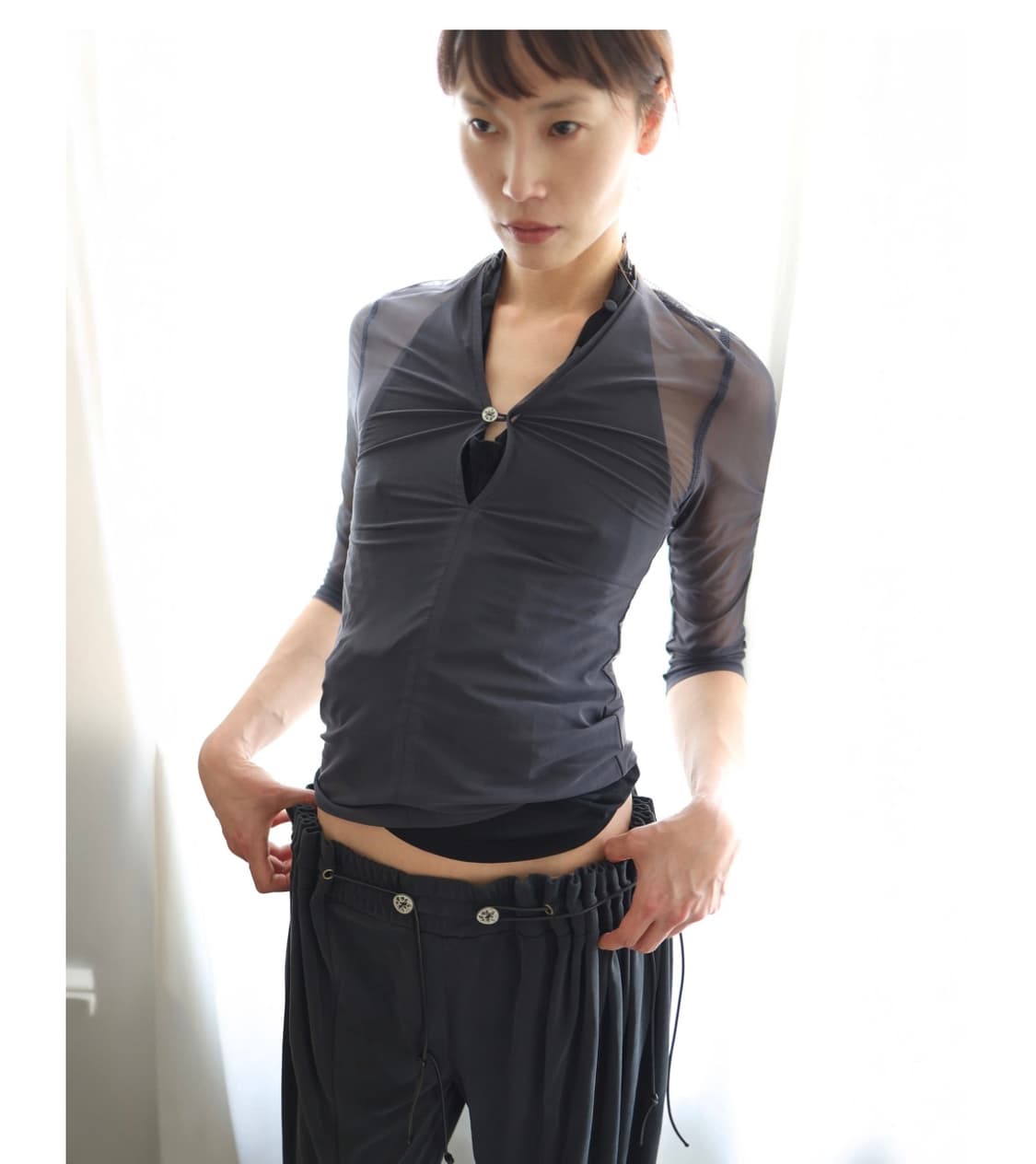 [가격고정]울리카상투스 NAPE MESH TOP (MIDNIGHT) S 상품이미지1