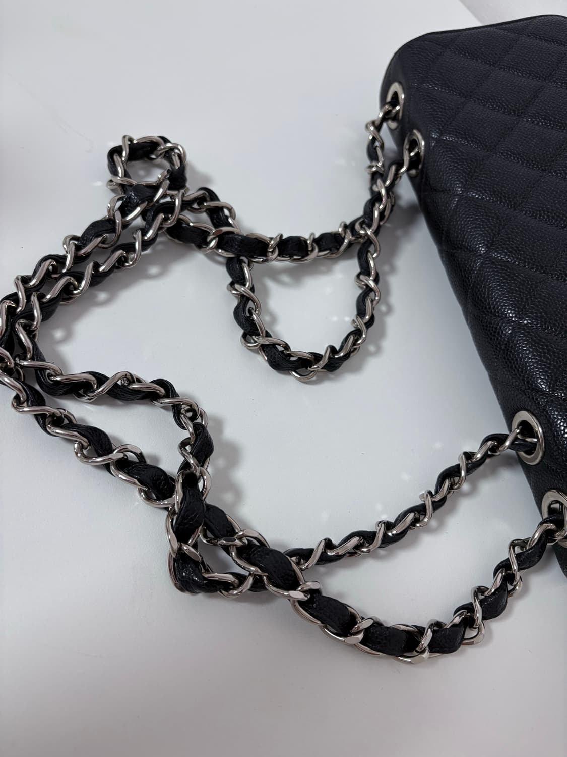 샤넬 클래식 캐비어 점보 숄더백 상품이미지6