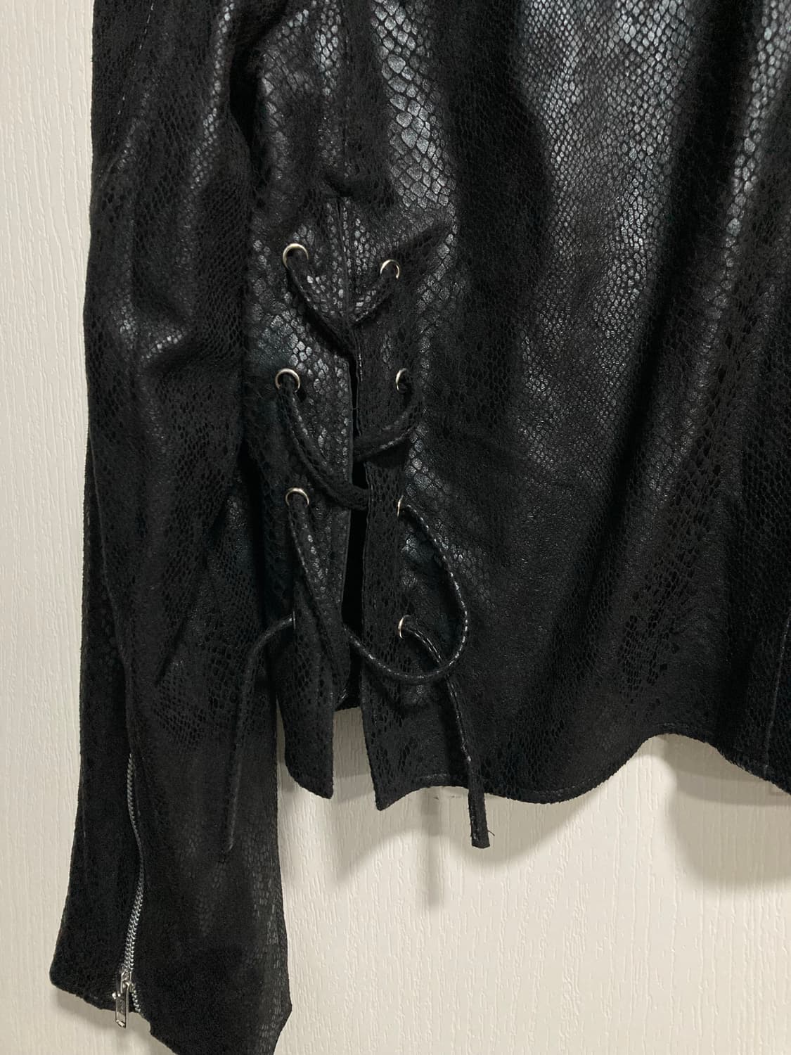 지저스온레스폴 스네이크 크롭 자켓 상품이미지7