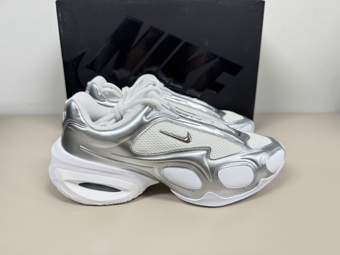 [245,250,255]나이키 에어 맥스 뮤즈 화이트 실버 상품이미지1
