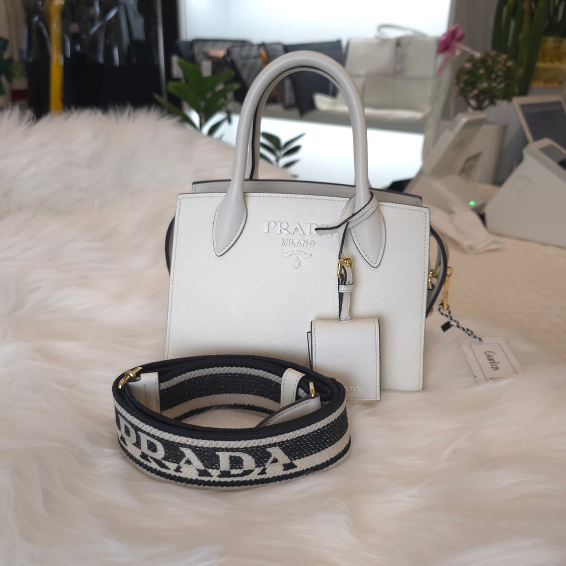 [정품] 프라다 모노크롬 사피아노 스몰 화이트 상품이미지1