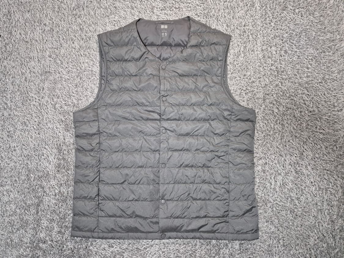 유니클로 남성 경량 다운 패딩 조끼 L 상품이미지1