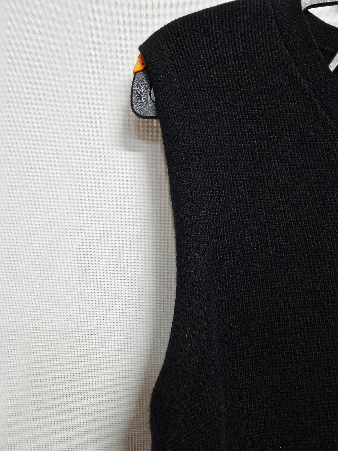 요하넥스 검정색 브이넥 니트 조끼 상품이미지3