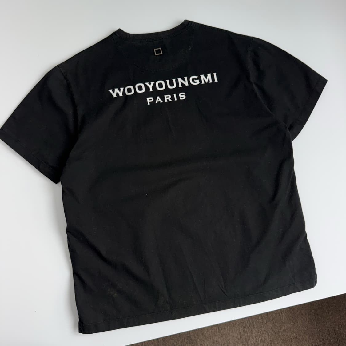 Wooyoungmi  우영미 코튼 백로고 블랙 반팔티셔츠  상품이미지1