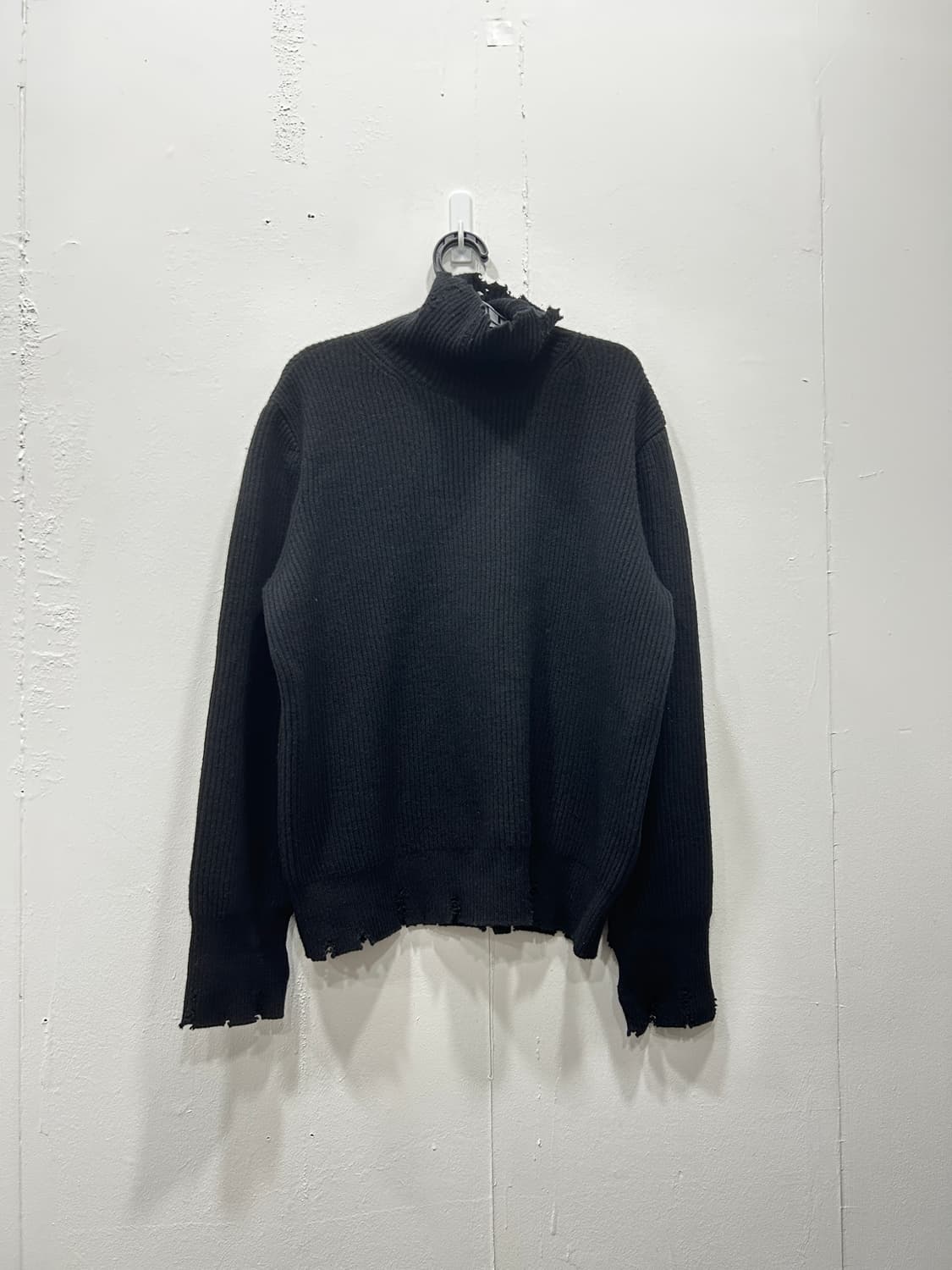 비이커 울100% 디스트로이드 터틀넥 니트 여성 55~66 블랙 상품이미지1