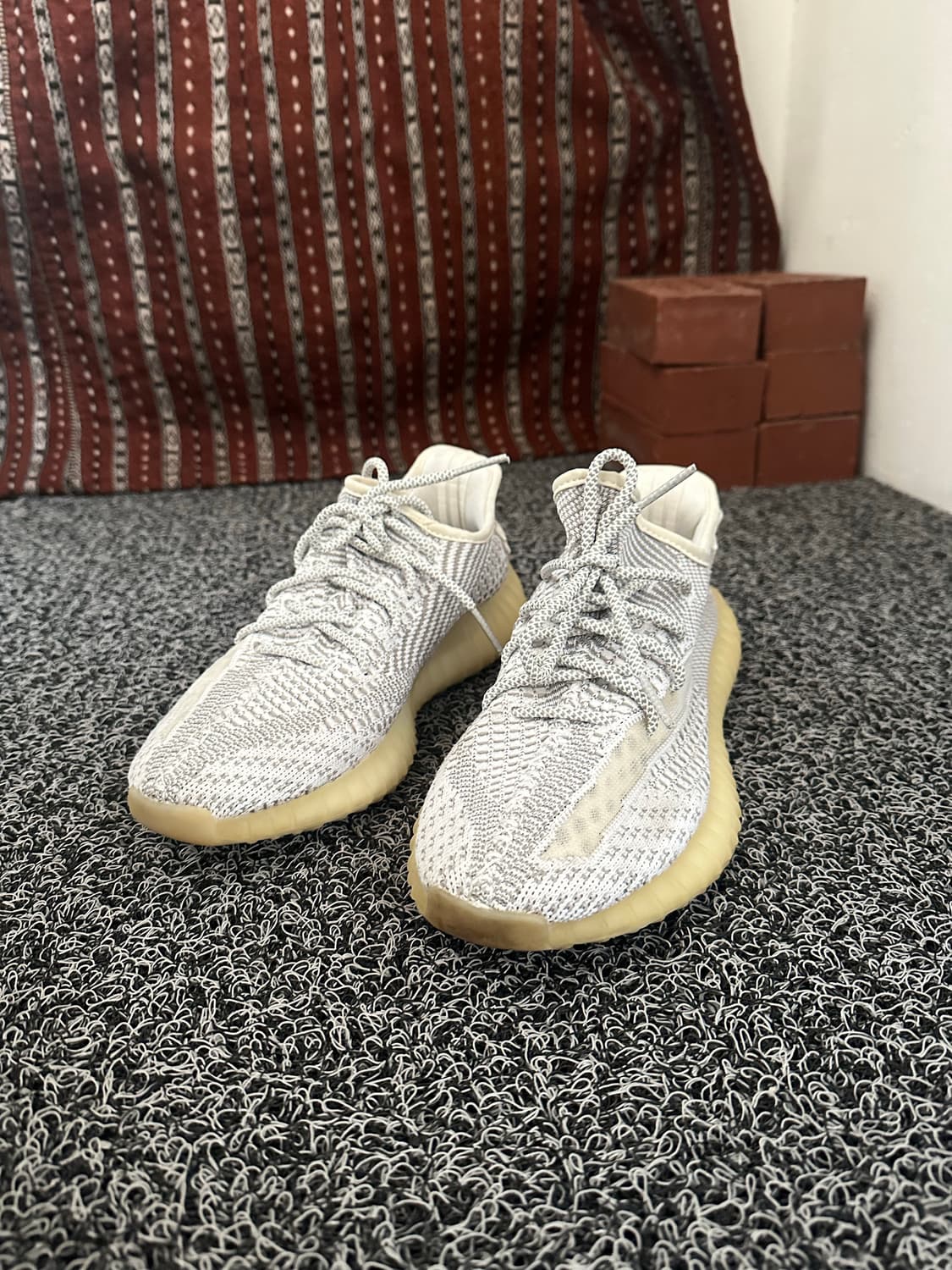 아디다스 이지 부스트 350 V2  상품이미지3