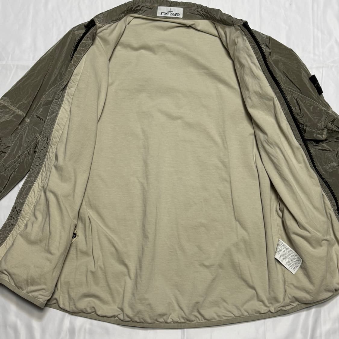 [L] 18FW 스톤아일랜드 나일론메탈 오버셔츠 베이지 상품이미지8