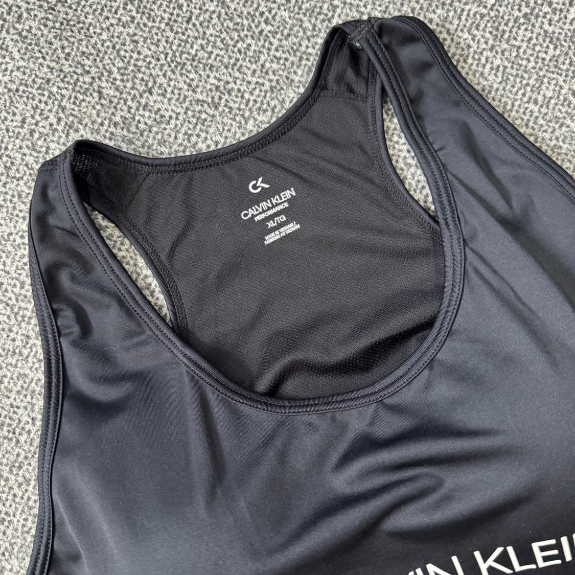 캘빈클라인 퍼포먼스 블랙 화이트 스펠아웃로고 리플렉티브 슬리브리스 상품이미지4