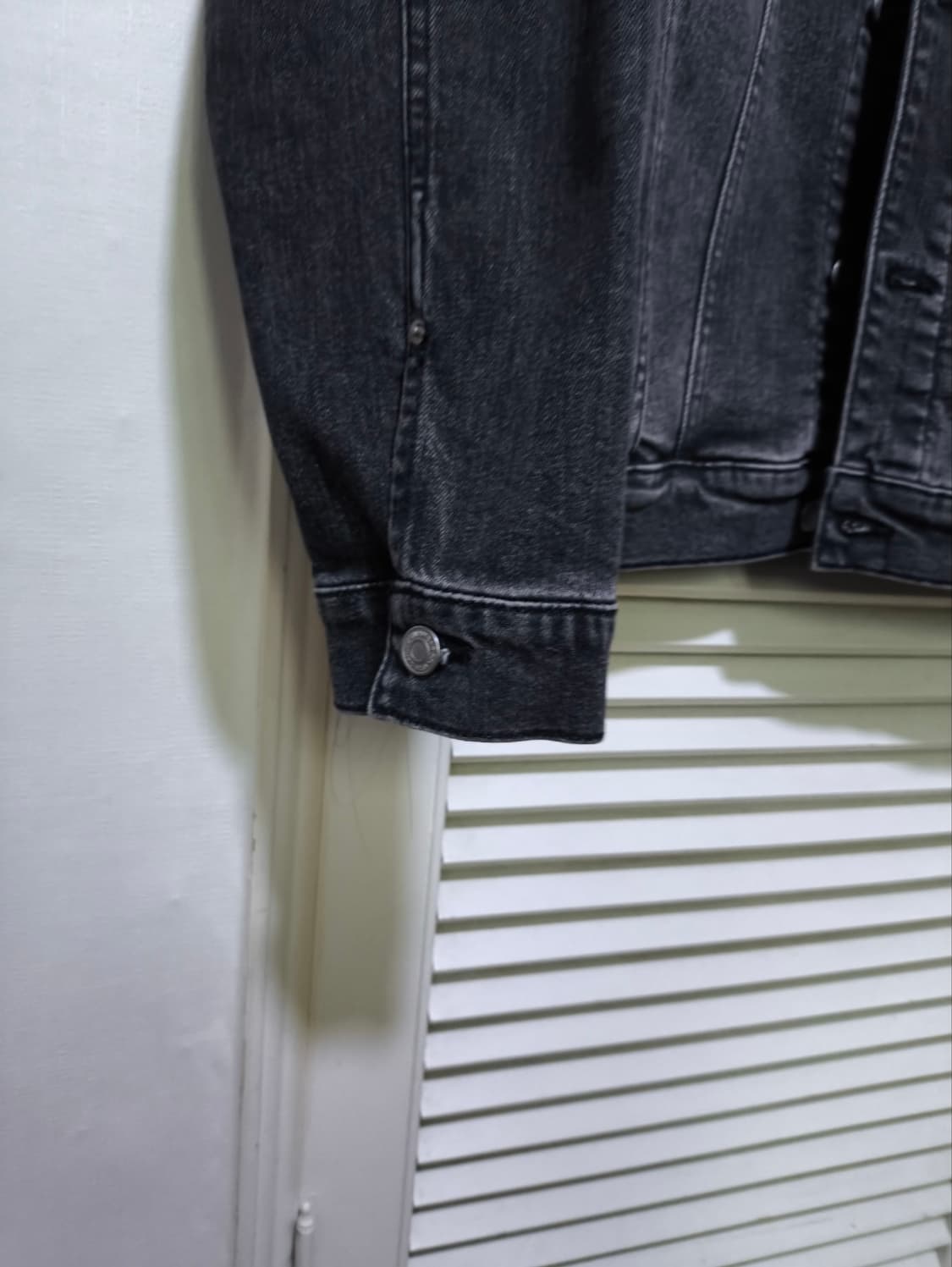 EUR L (XL) 자라 흑청 데님자켓 트러커 상품이미지3