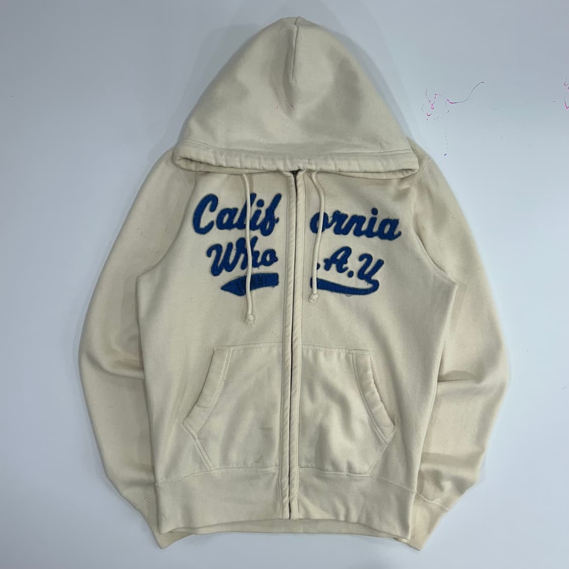 Who.A.U 후아유 블루 레터링 로고 아이보리 후드집업 상품이미지3