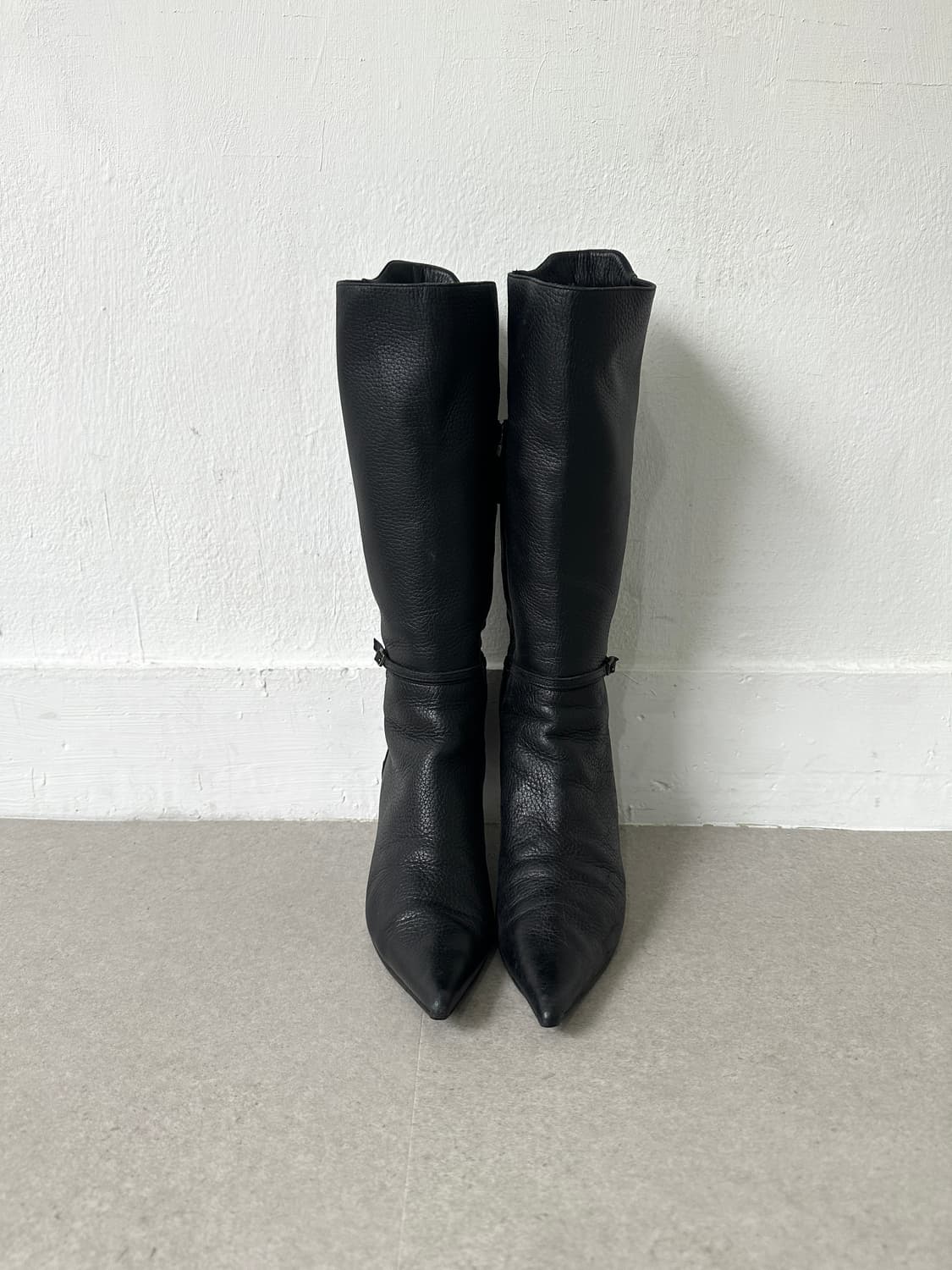 펜디 2000s 벨트 스트랩 나이프힐 레더 롱부츠 상품이미지2