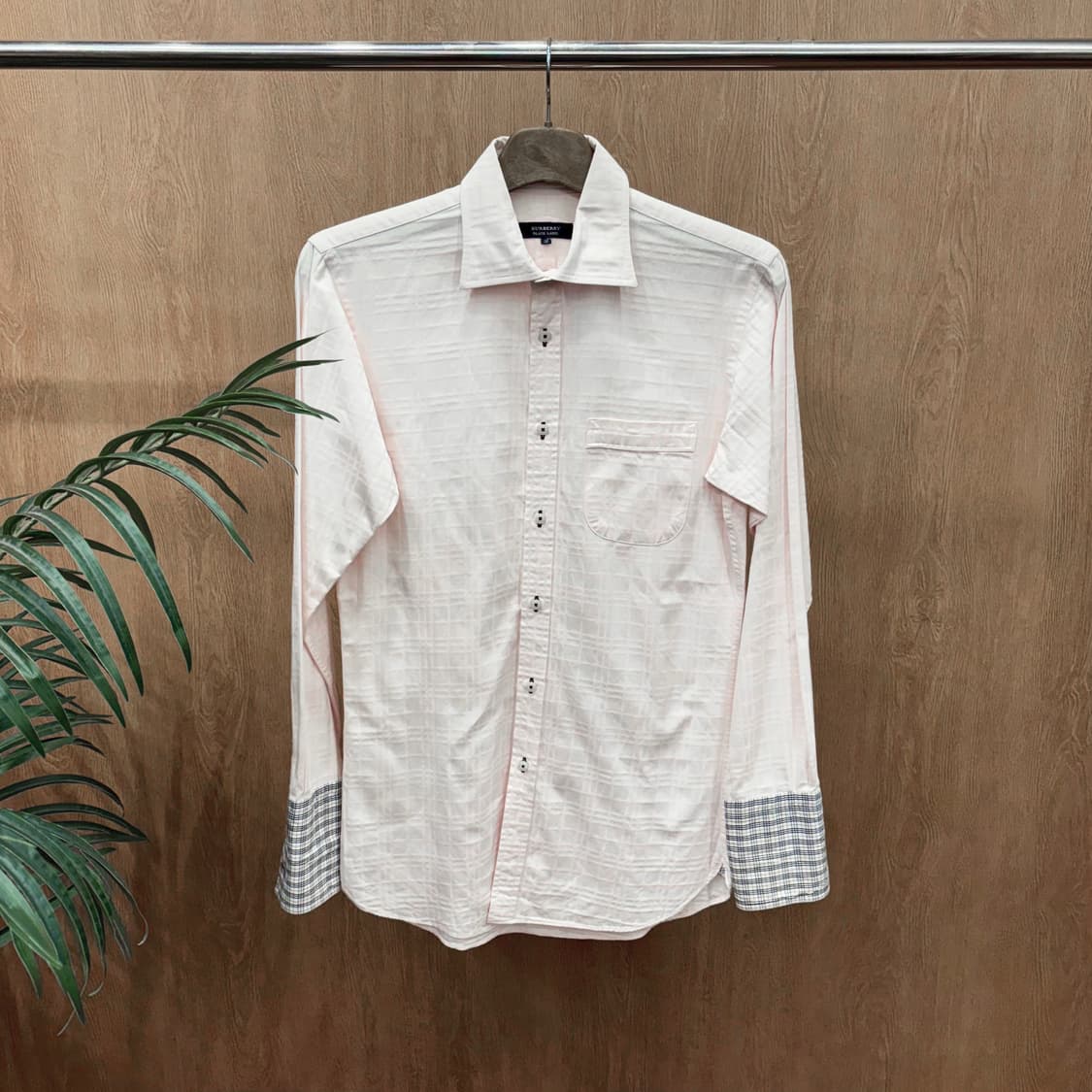 버버리 블랙 라벨 코튼 긴팔 셔츠 체크 배색 자카드 패턴 디테일 핑크 상품이미지1