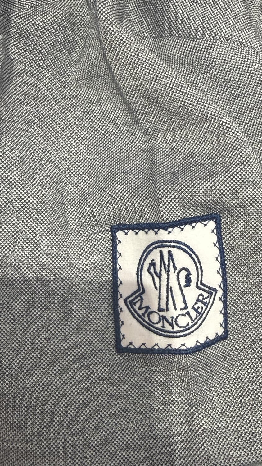 몽클레어 남녀공용 S 정품 카라티 상품이미지4