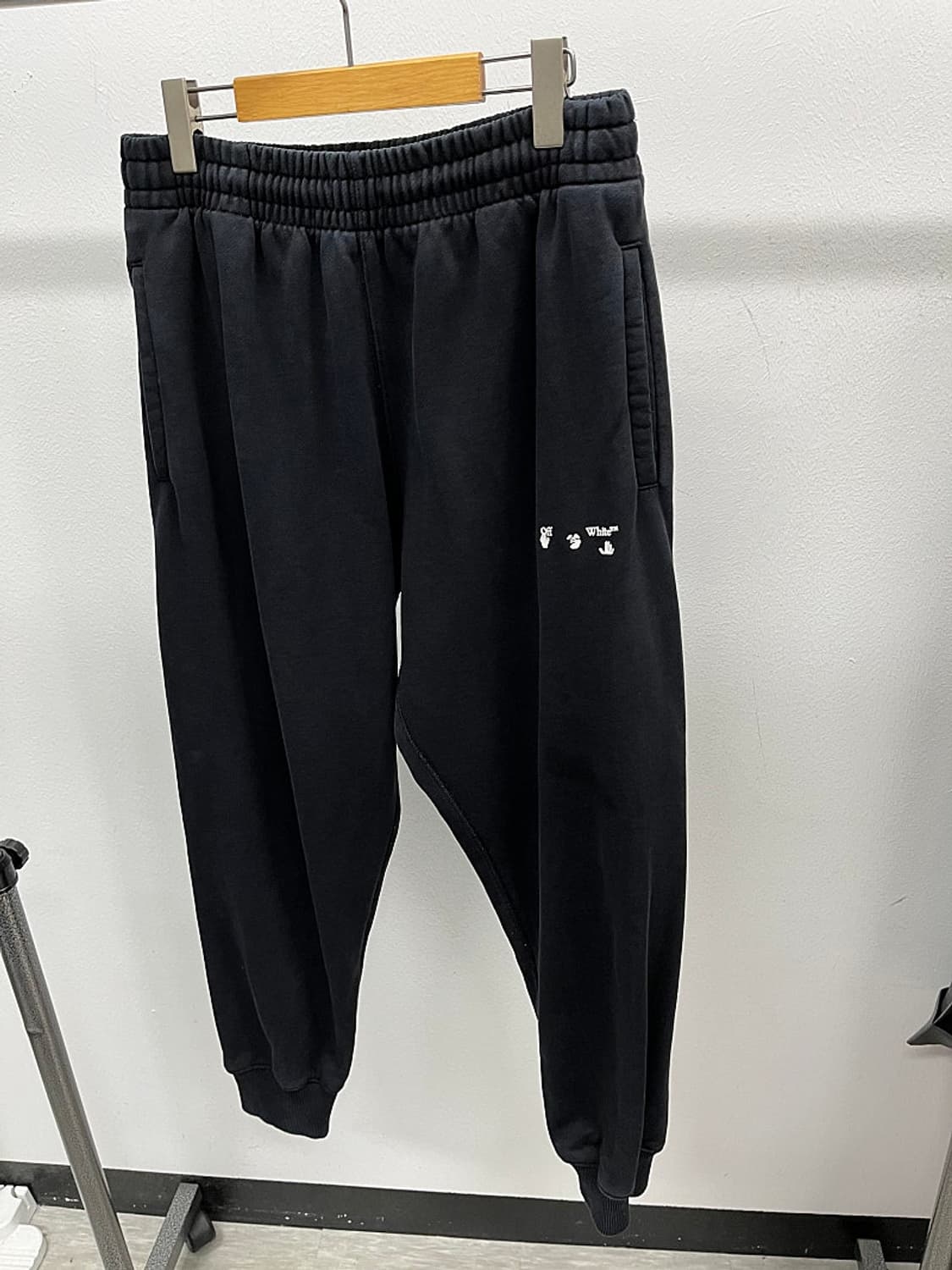 30) 오프화이트 블랙 스웻팬츠 상품이미지1