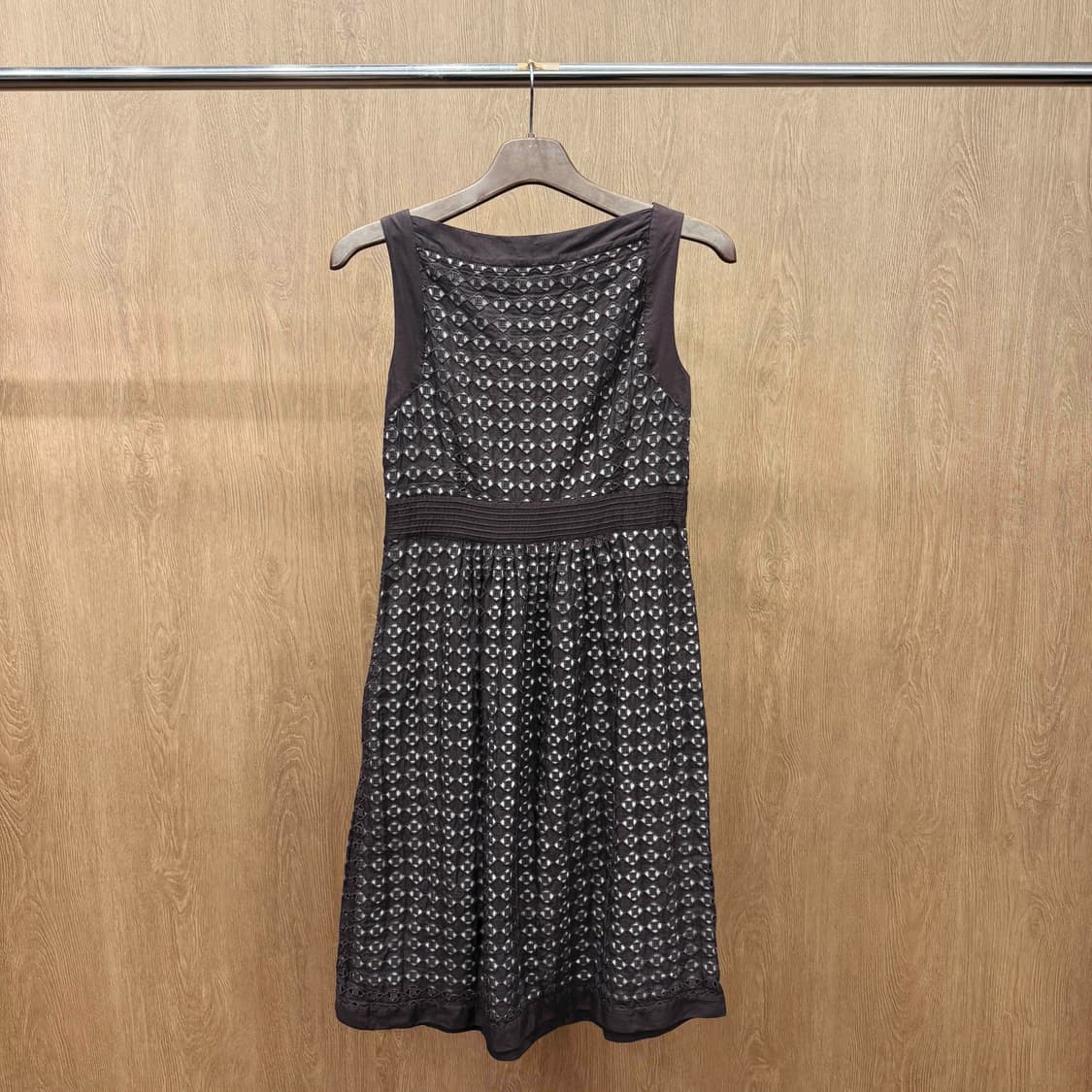 막스마라 스튜디오 슬리브리스 원피스 펀칭 레이스 디테일 다크브라운 상품이미지3