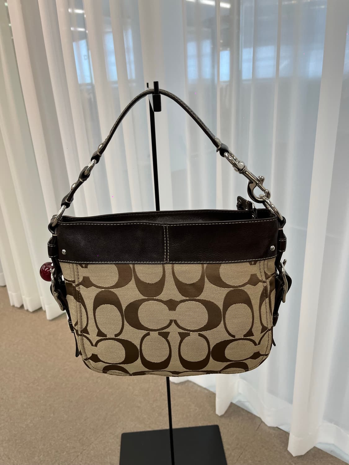 Coach Beige Square Shoulder Bag 상품이미지2