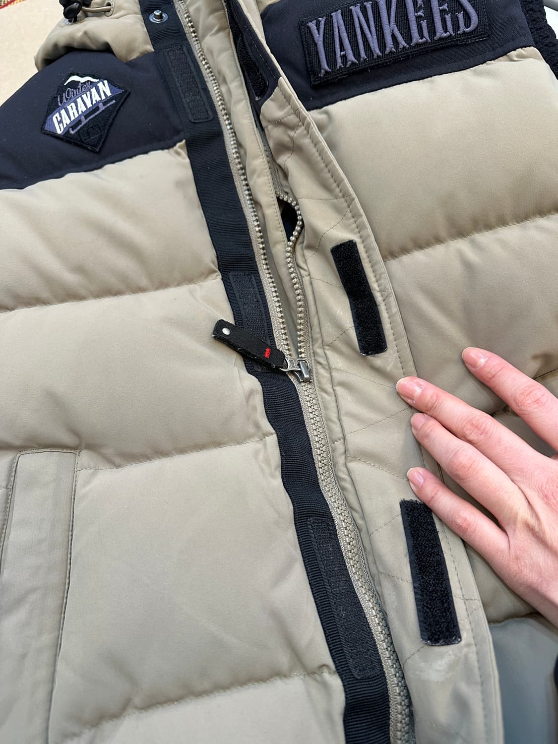 90) MLB 딥 베이지 오리털 패딩 조끼 상품이미지6