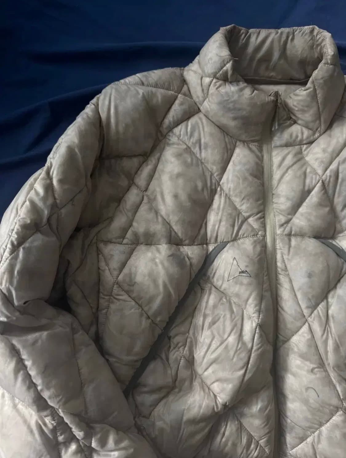 로아 라이트 다운 패딩 오트밀 23fw 상품이미지2