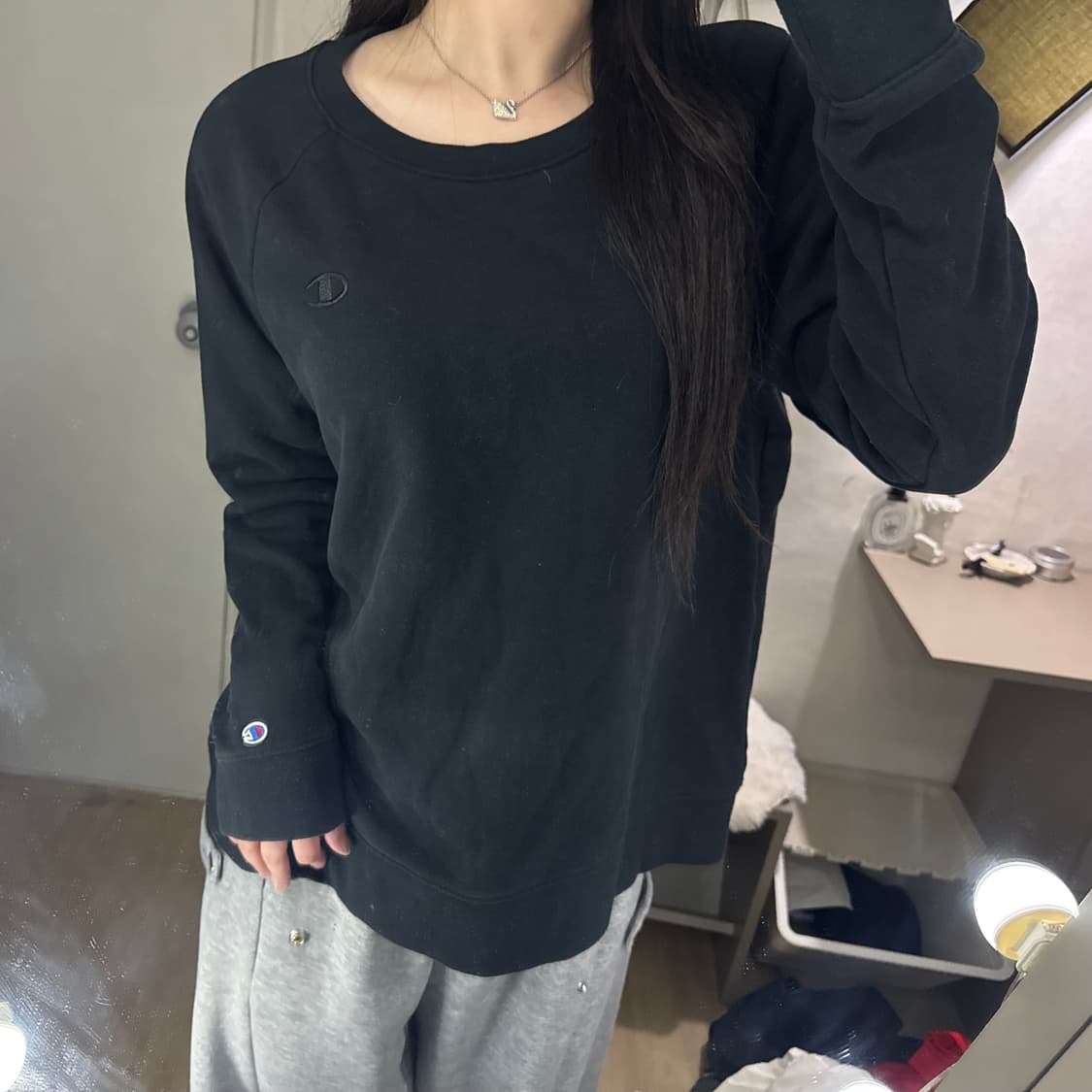 챔피온 로고 블랙 맨투맨  상품이미지2