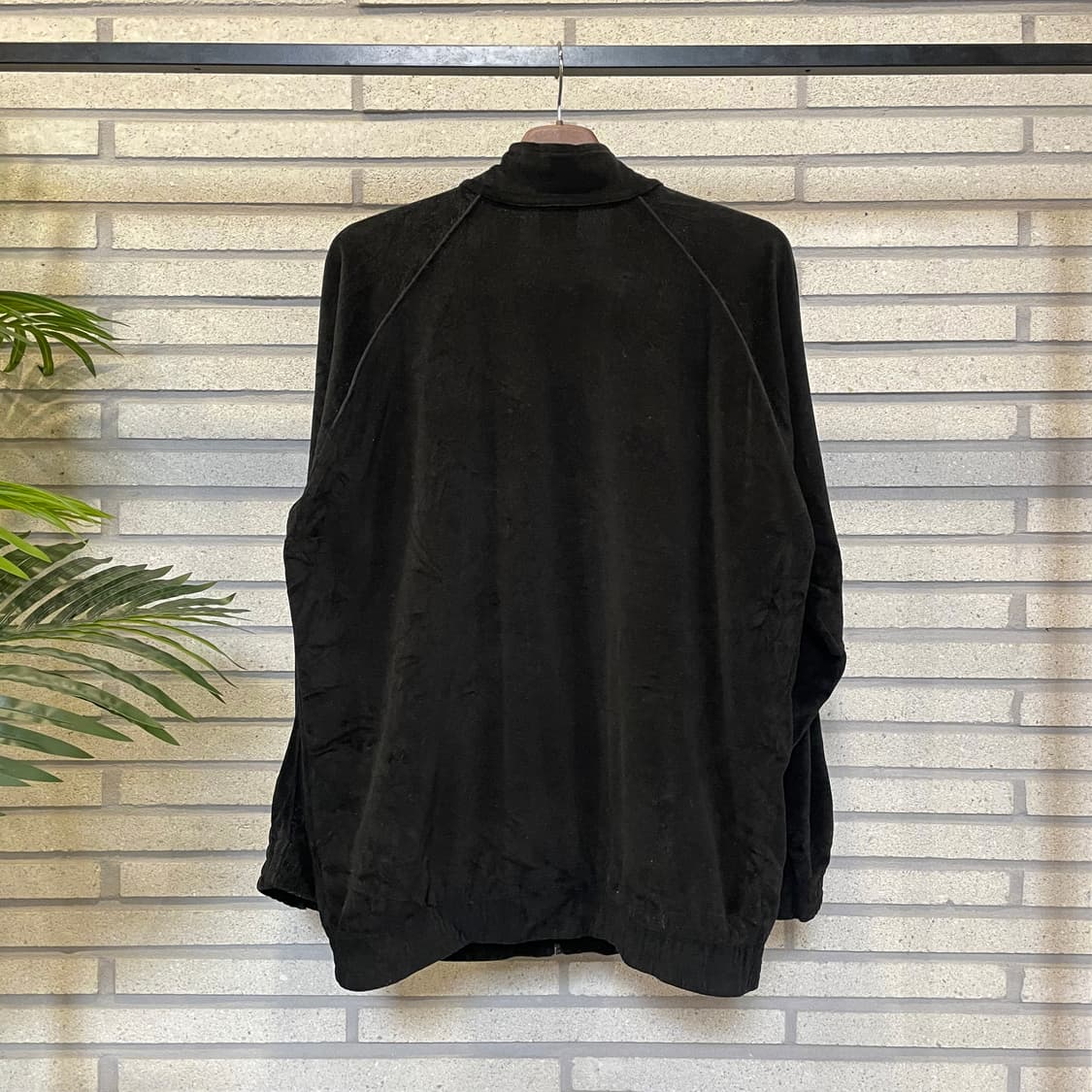 U.S. Polo Assn. 폴로 벨벳 집업 자켓 로고 디테일 블랙 상품이미지3