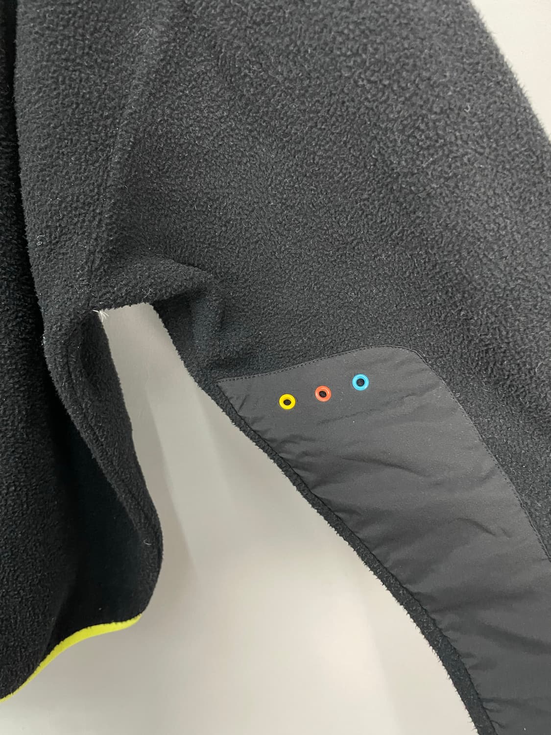 아이앱 스튜디오 x 아식스 블랙 플리스 H1366 상품이미지7