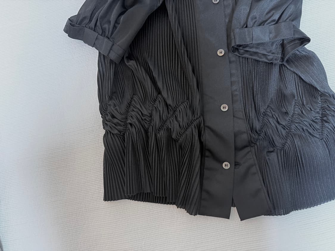 Pleated Round Collar Blouse Black SS 상품이미지5