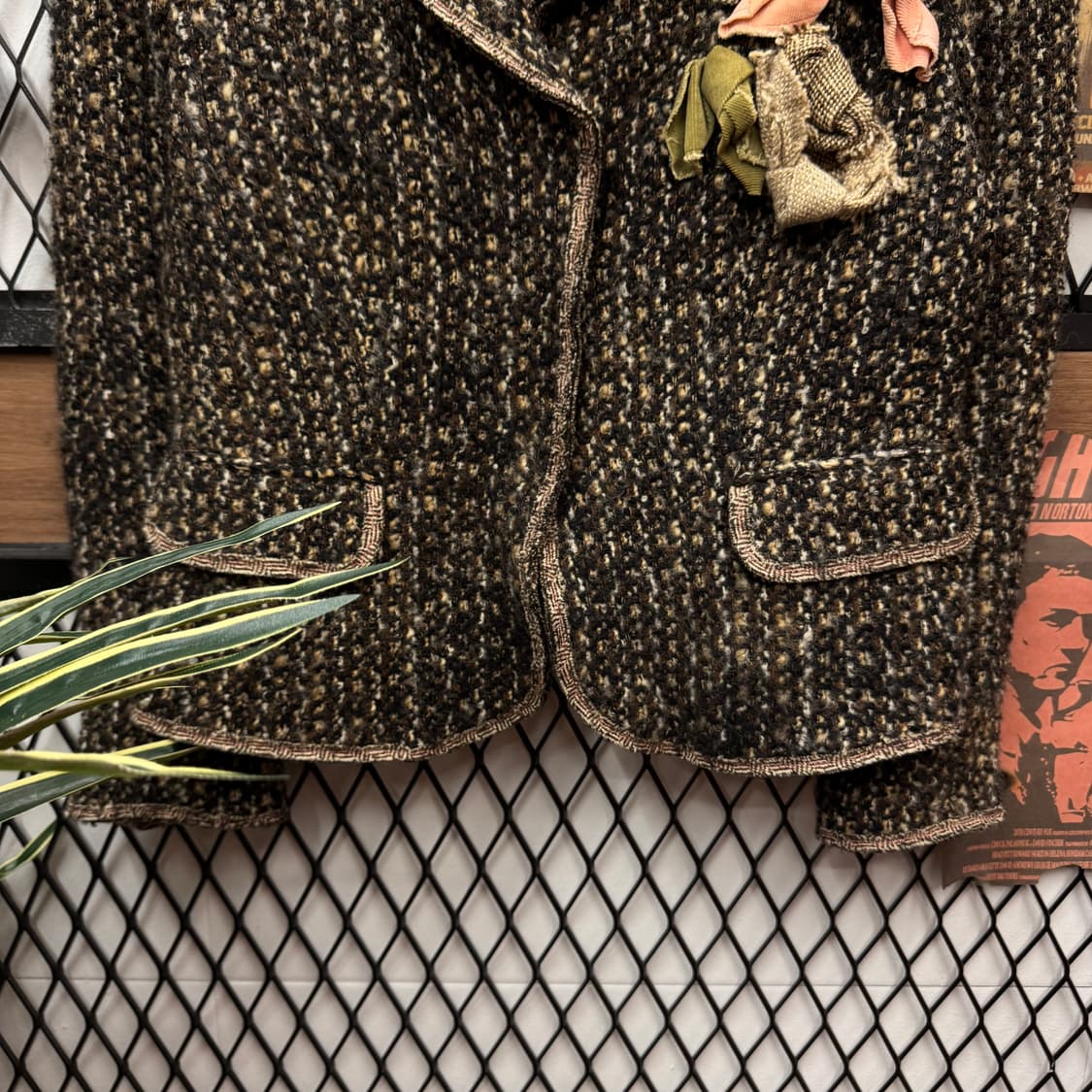 모스키노 칩 앤 시크 트위드 자켓 전면 입체 리본 포인트 다크브라운 상품이미지4