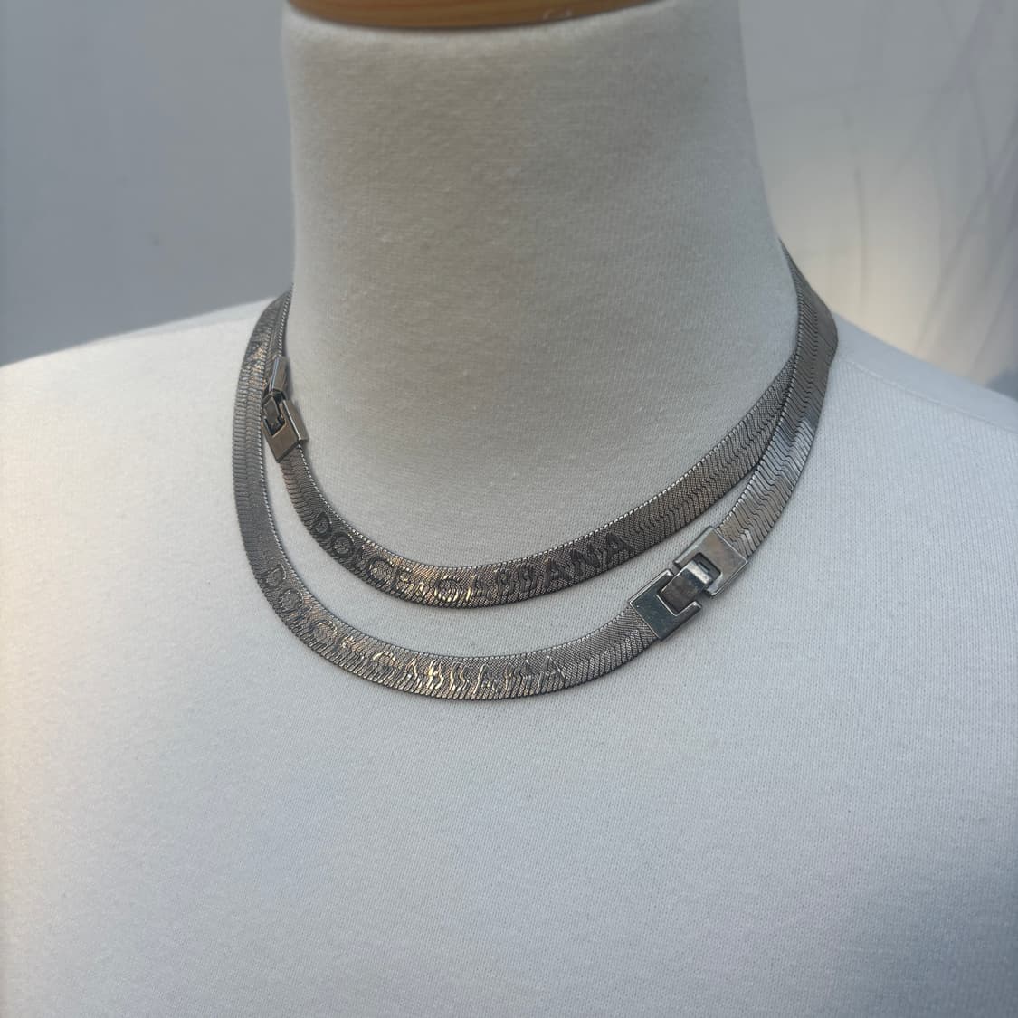 돌체앤가바나 빈티지 로고 인그레이빙 실버 헤링본 초커 목걸이 상품이미지2