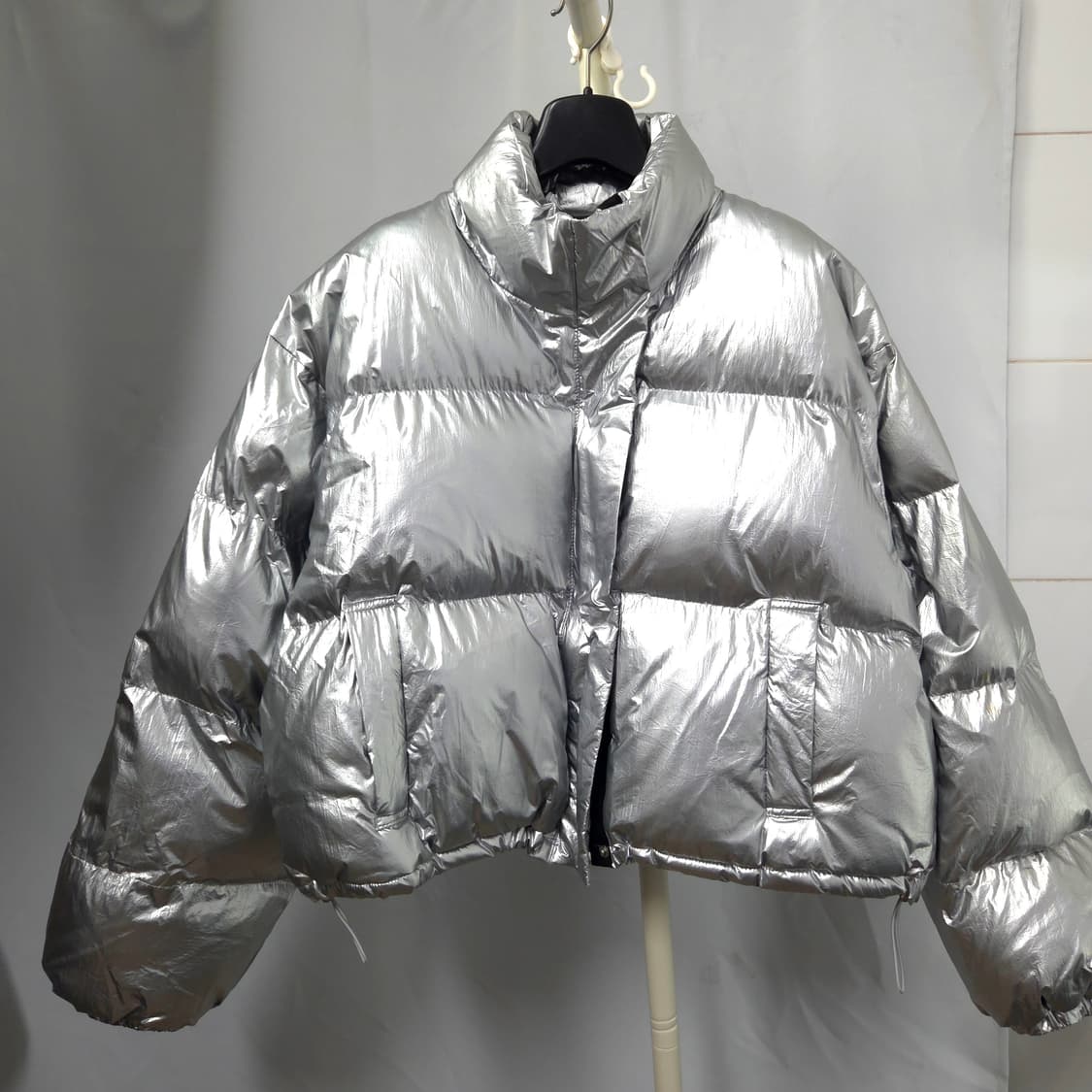 66/128 글로시 메탈릭 푸퍼 크롭 숏패딩  상품이미지2