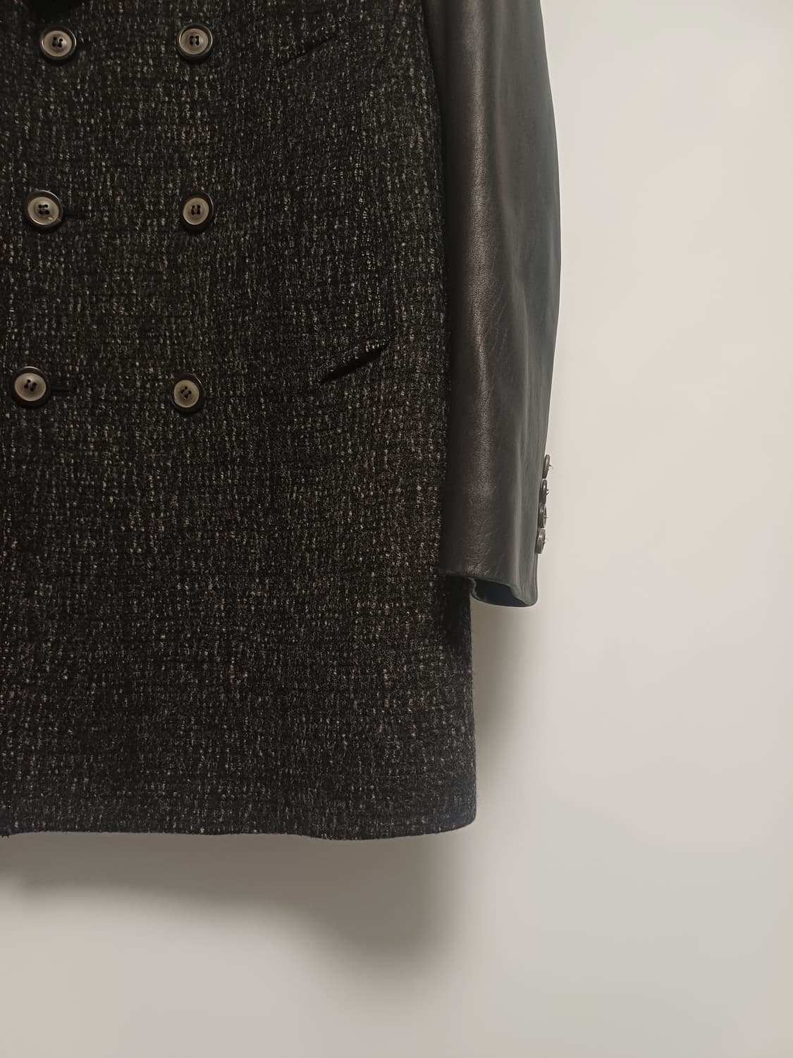 [명작/100] 솔리드옴므 13FW 리얼 양가죽 슬리브 배색 더블 피코트 상품이미지3