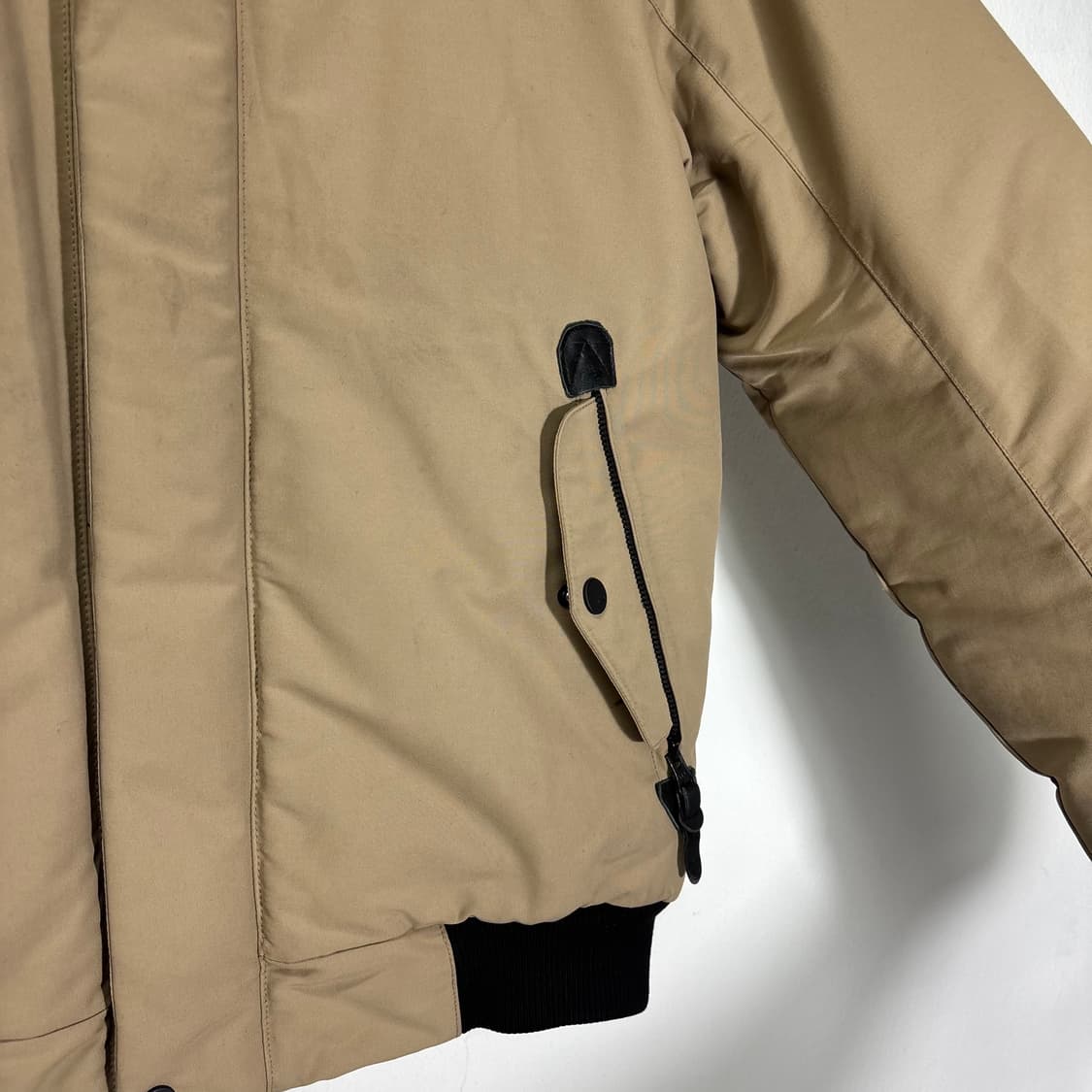 M 아이더 스투키 베이지 덕다운 라쿤퍼 덕다운 패딩 상품이미지3