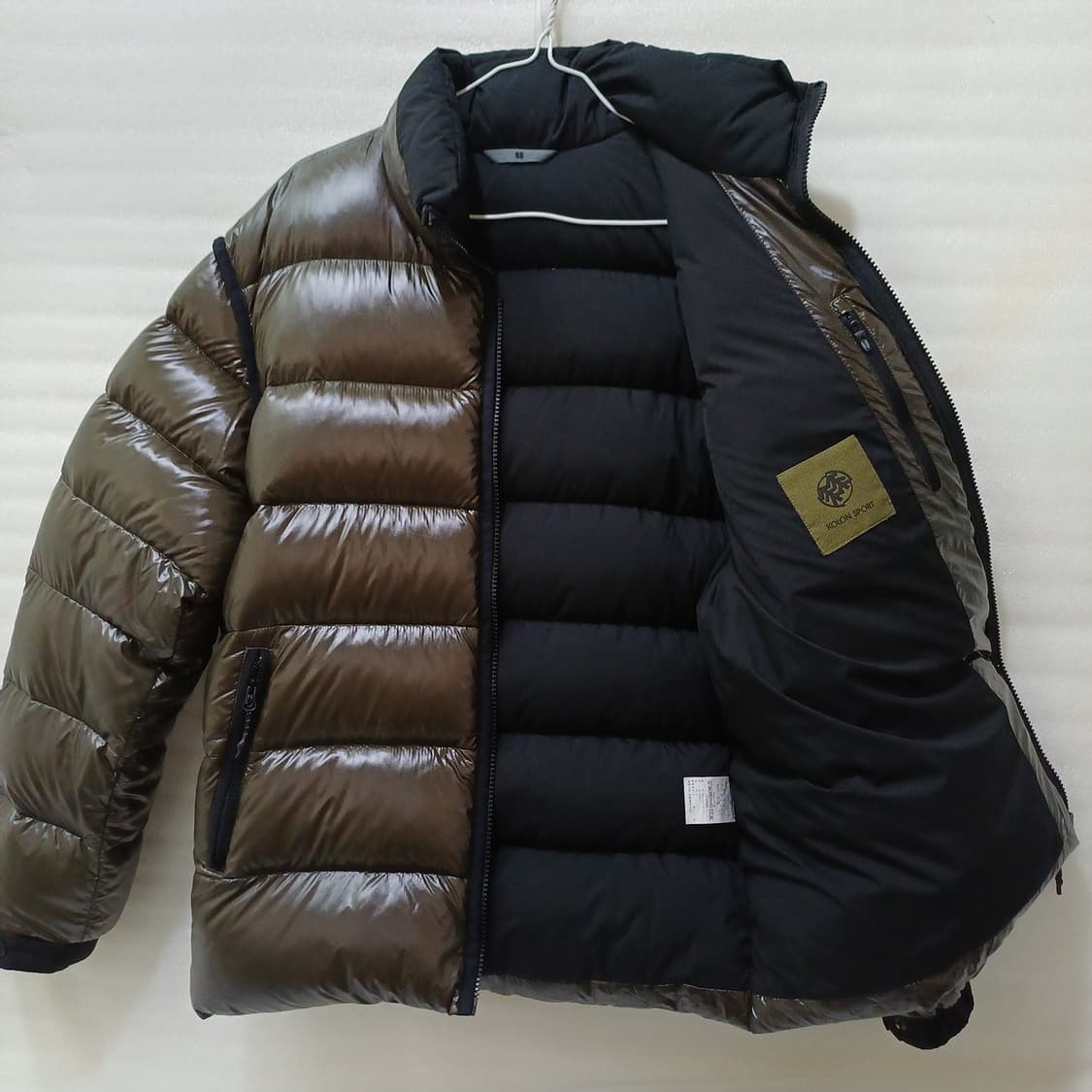 코오롱 카펠라 숏 유광 구스 다운 패딩 남성 L 100 카키 사랑봉봉 상품이미지3