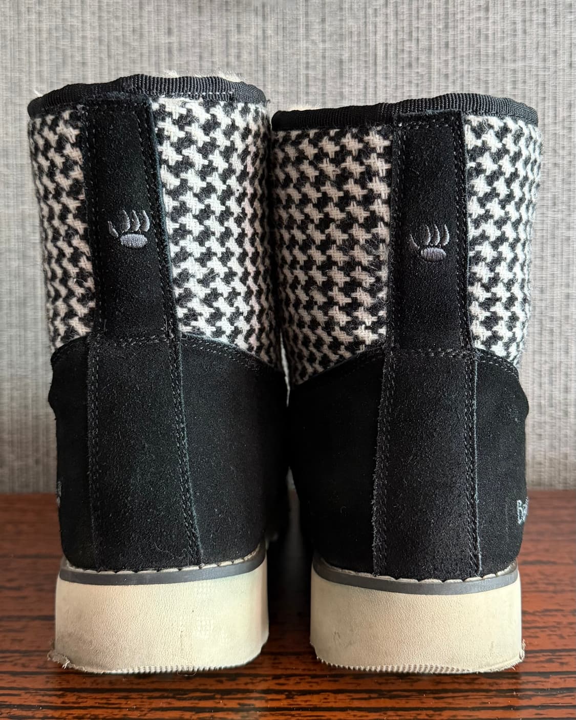 베어파우 BEARPAW 블랙 스웨이드 하운드투스 체크 퍼 방한 부츠 워커 상품이미지8