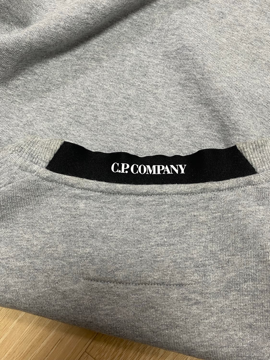 CP컴퍼니 그레이 와펜 맨투맨 XL 상품이미지5