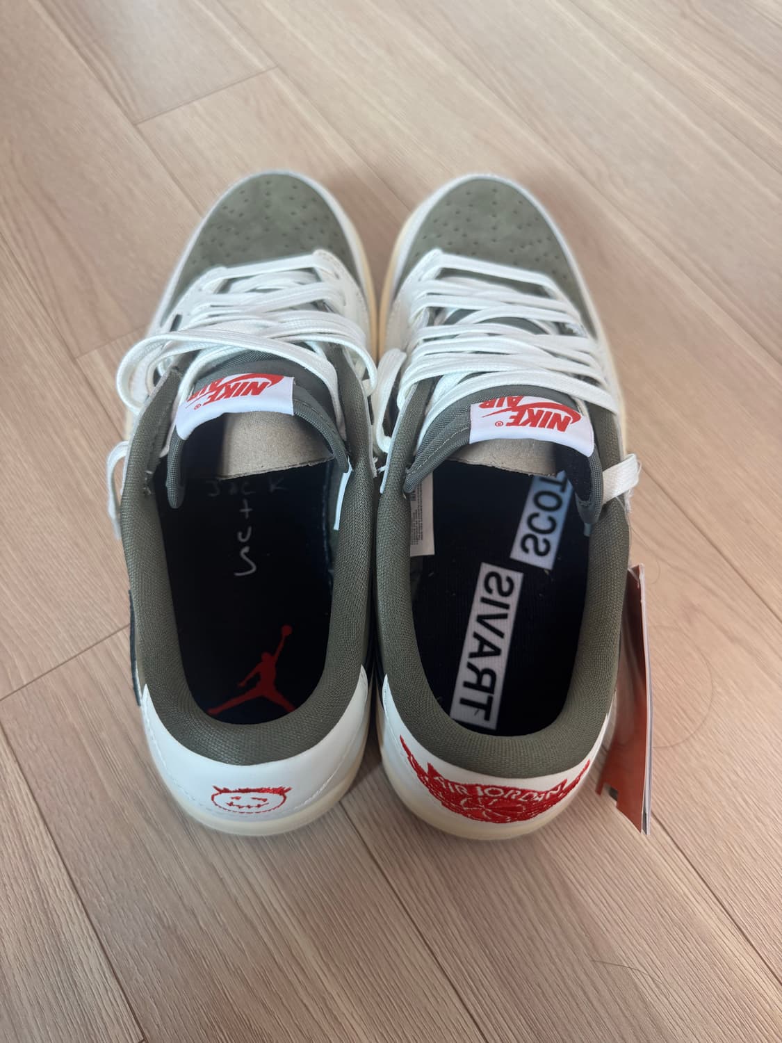 조던 1 x 트래비스 스캇 레트로 로우 OG SP 리버스 올리브 상품이미지4