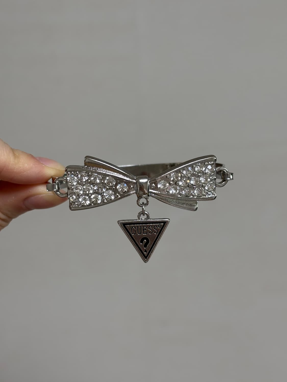 GUESS 게스 빈티지 갸루 뱅글 실버 리본 참 상품이미지1