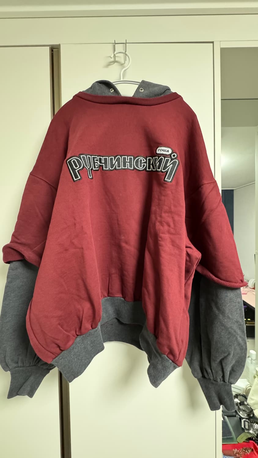 [L] 고샤루브친스키 리플렉티드 로고 콤보 레이어드 후드 버건디 상품이미지1