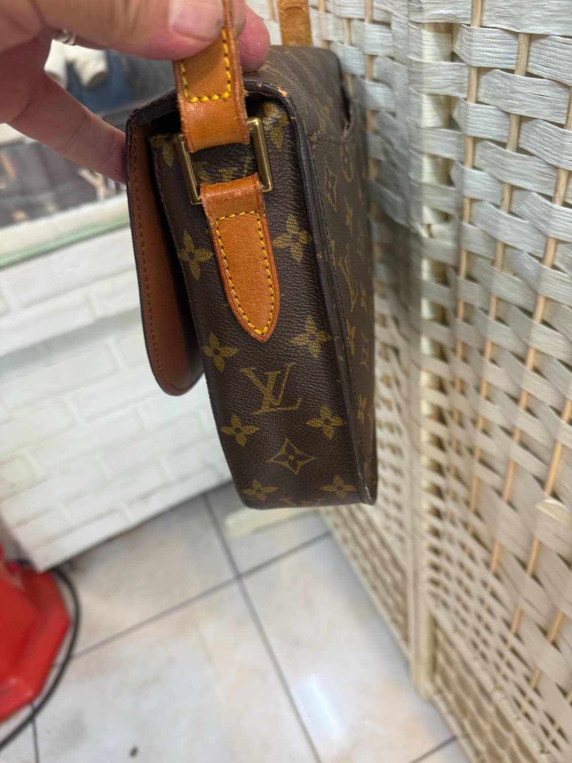 정품 루이비통 생클라우드 숄더백 팝니다 상품이미지3