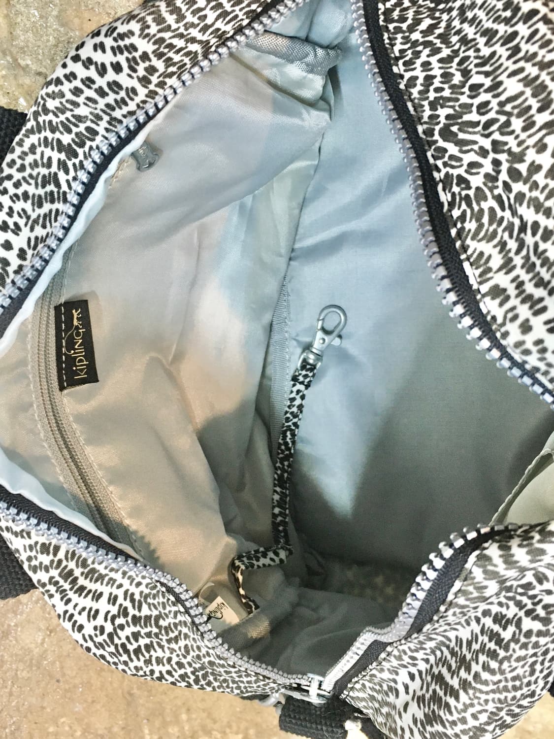 키플링 숄더&크로스백 레오파드 블랙 상품이미지3