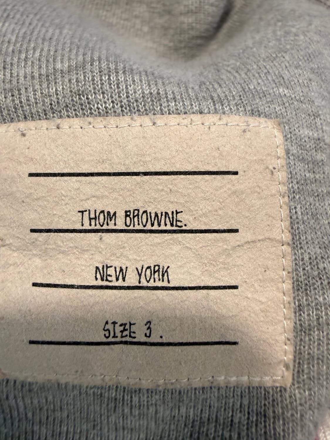 3 톰브라운THOM BROWNE 삼색선 사이드트임 반팔 티셔츠 그레이 상품이미지9