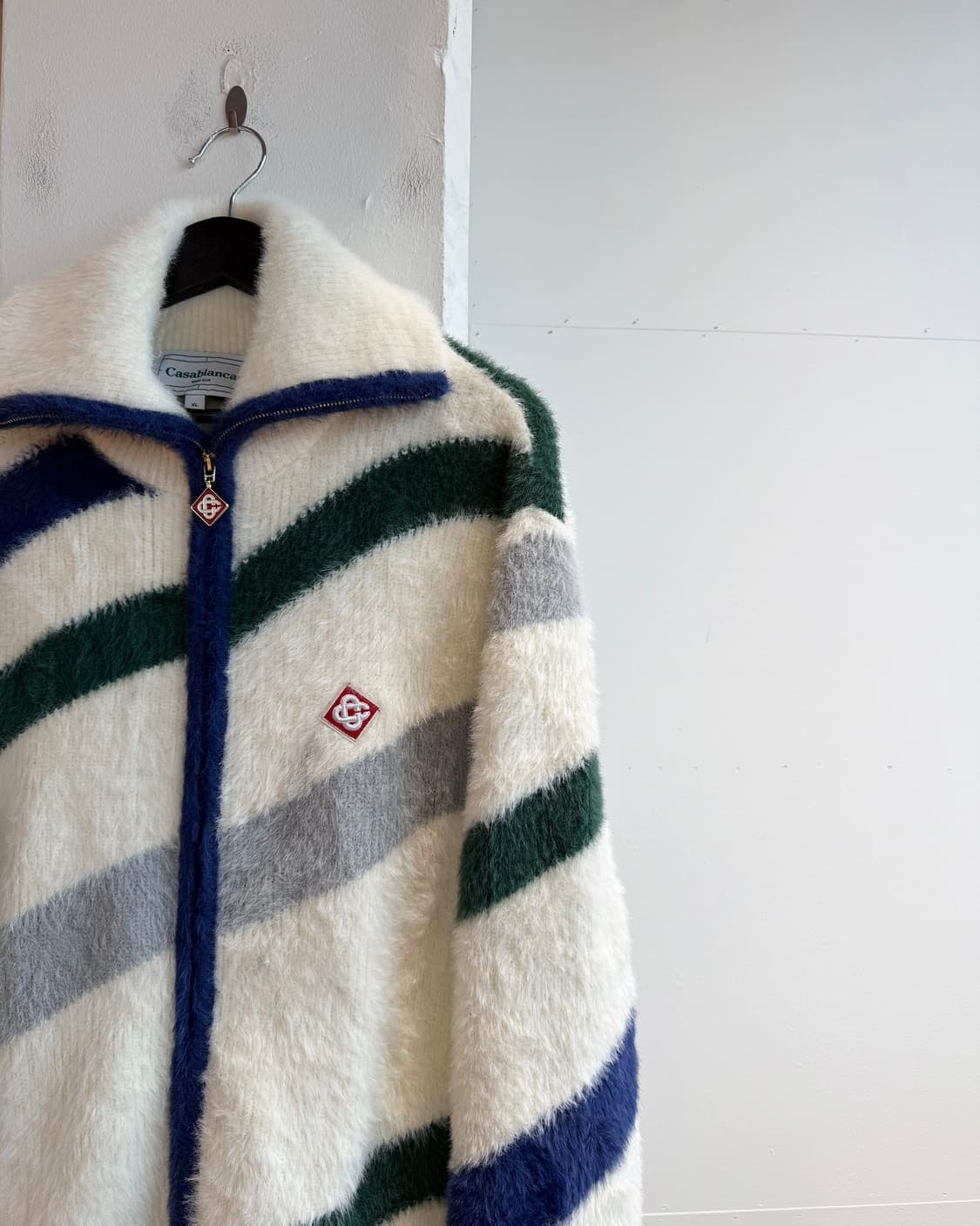 카사블랑카 오프 화이트 퍼리 스트라이프 집업 자켓 상품이미지5