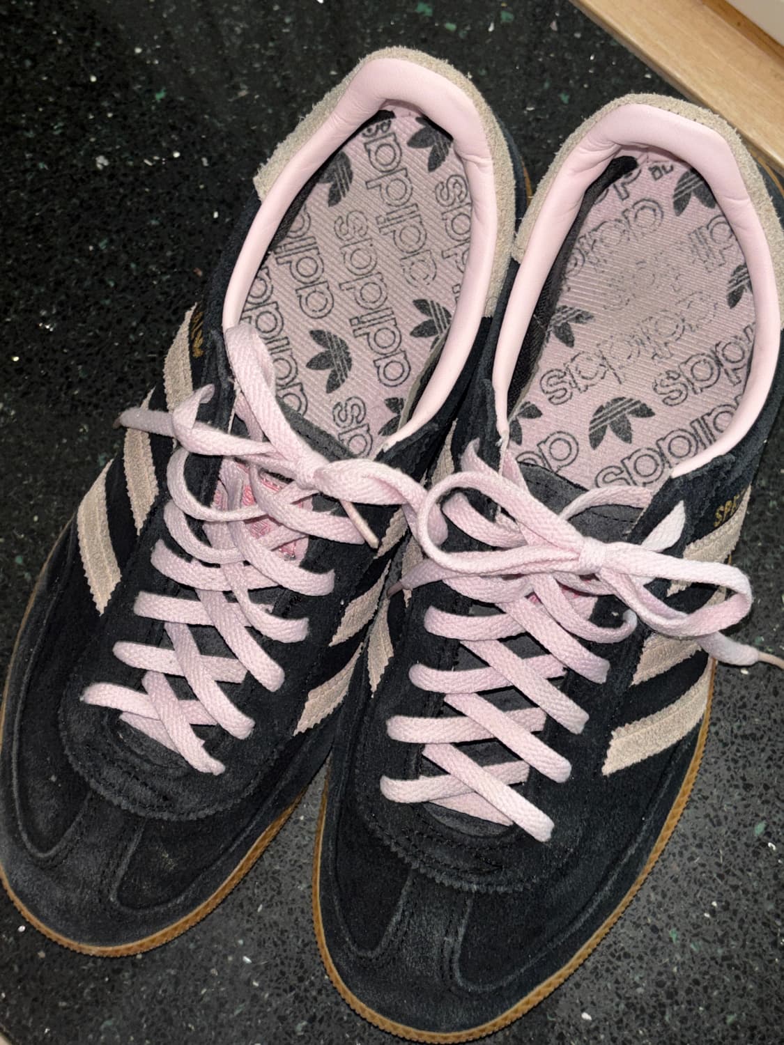 아디다스 스페지알 핸드볼 코어 블랙 클리어 핑크 상품이미지1