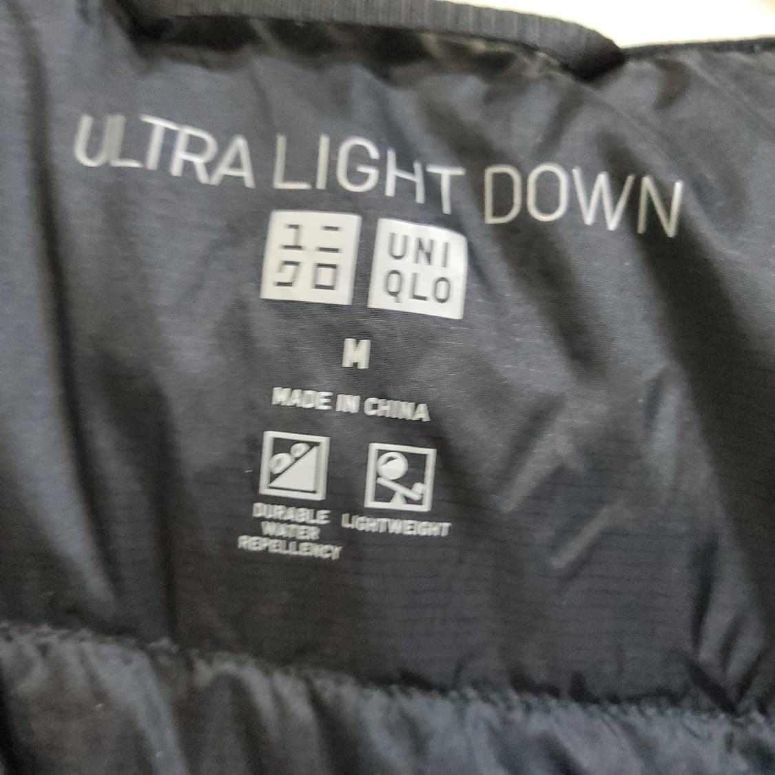 유니클로 울트라라이트다운 베스트 블랙  상품이미지3