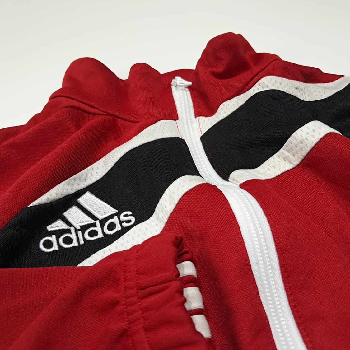 CL913 FREE 아디다스 00s 레드 리메이크 크롭 자켓 상품이미지4