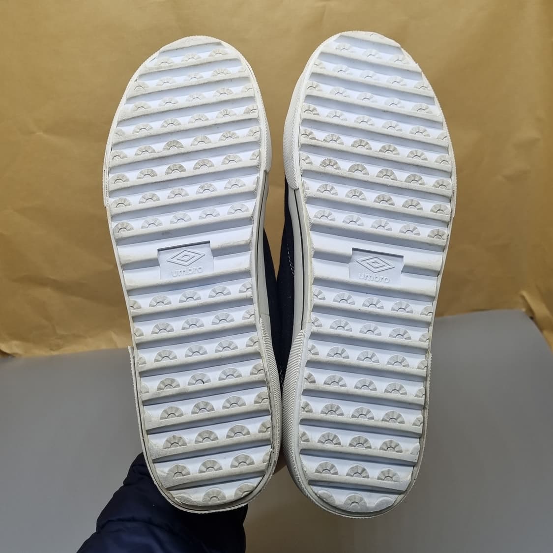 엄브로 블랙 남성스니커즈280  상품이미지3