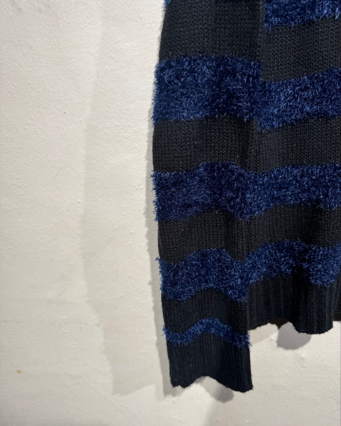 Black&Blue Stripe V-neck Knit  상품이미지3