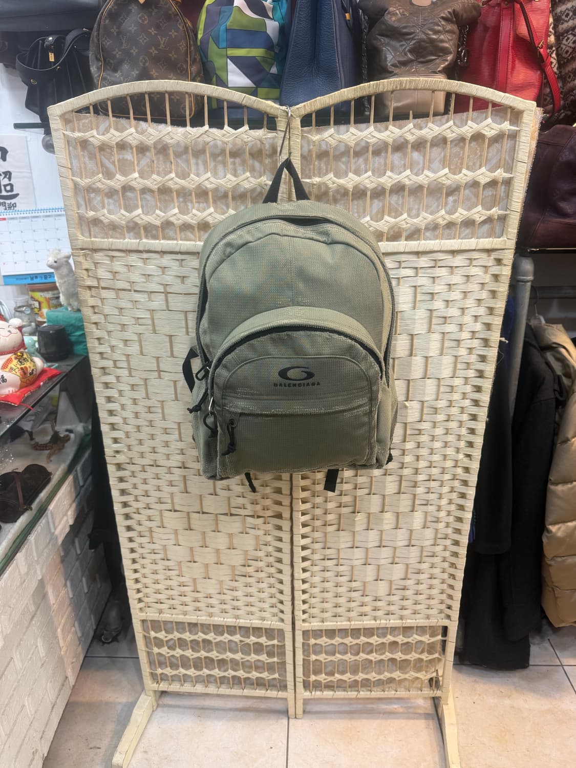 25ss 정품 발렌시아가 디스트레스트 백팩 팝니다 상품이미지1